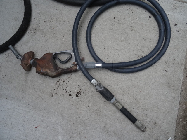 5 gas hoses. 3 include nozzles...