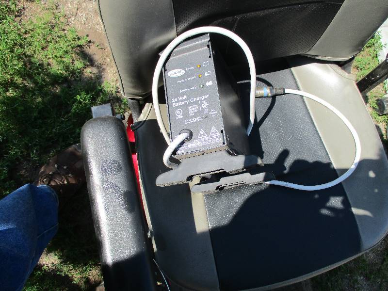 lot 11 image: Mobility Scooter