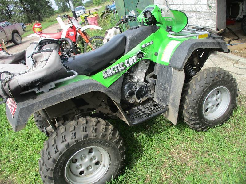 lot 3 image: Arctic Cat 500 4 Wheeler