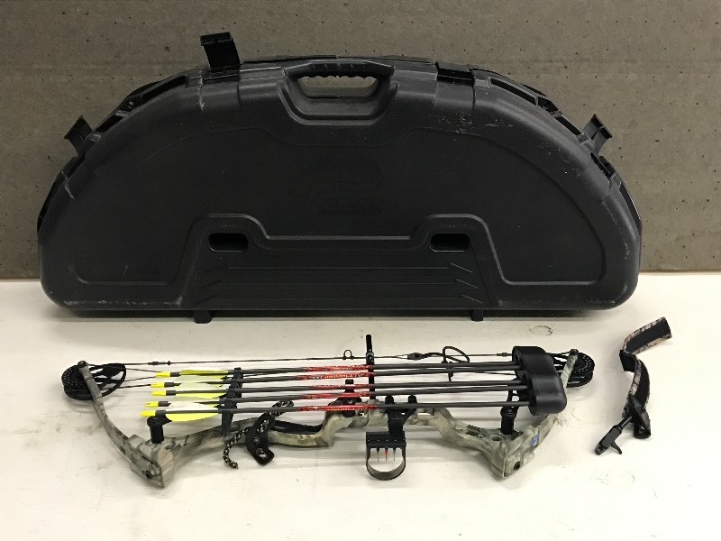 lot 6 image: Diamond Razor Edge Youth Compound Bow