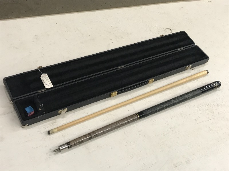 lot 10 image: Viper Pool Cue With Case