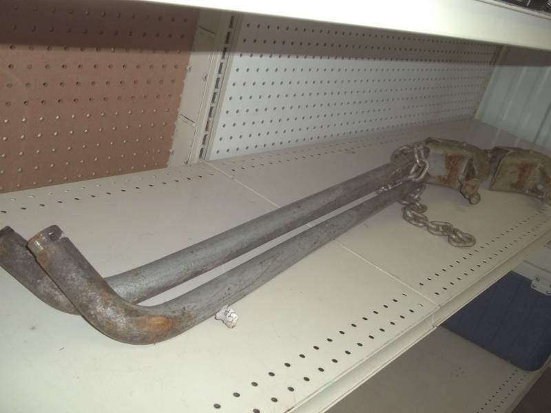 lot 25 image: Heavy duty camper sway bars and brackets