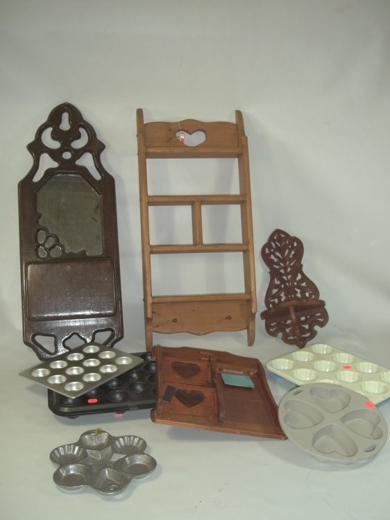 lot 38 image: Household Dcor and Baking molds