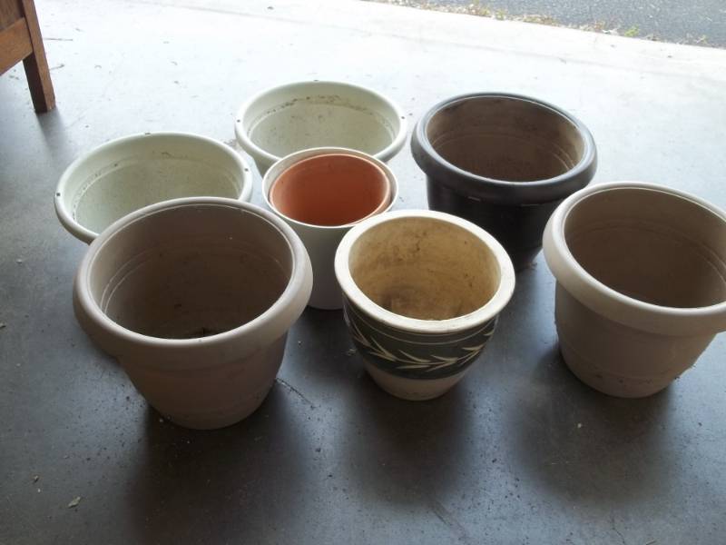 lot 40 image: Garden Pots
