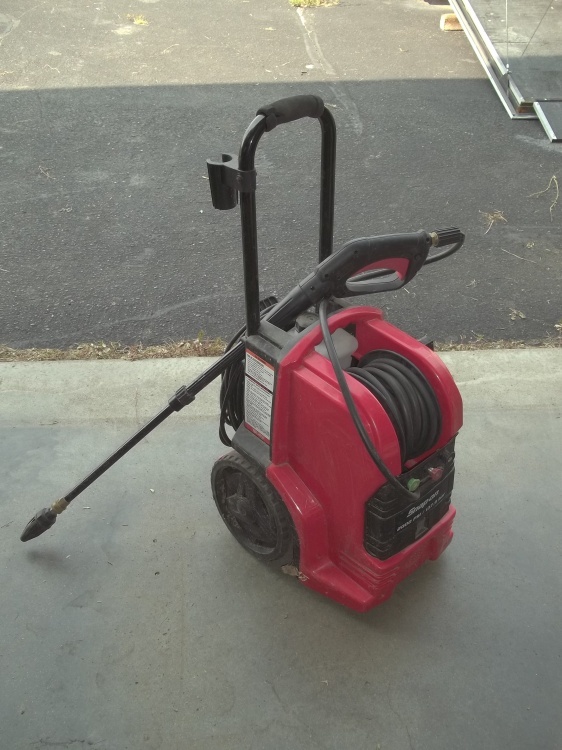 lot 41 image: Electric Pressure Washer