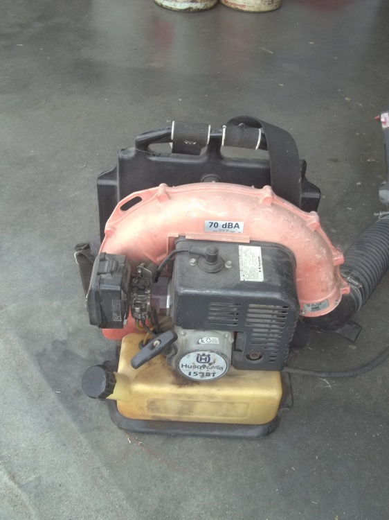 lot 42 image: Huskavarna Leaf Blower Consignor states ran last time used