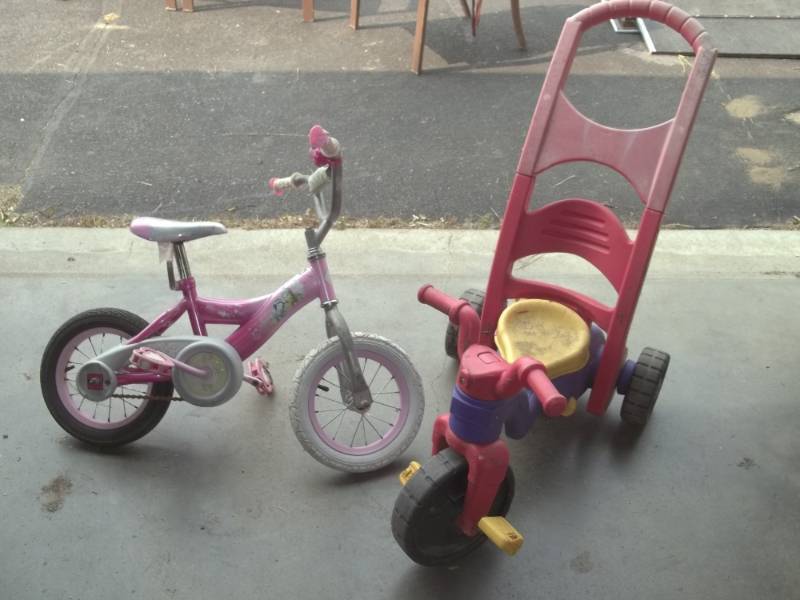 lot 51 image: Kids bike and Push Trike