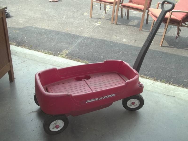 lot 57 image: Radio Flyer Wagon