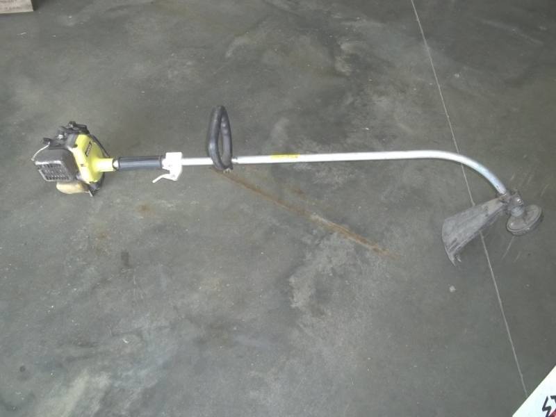 lot 72 image: John Deere String Trimmer