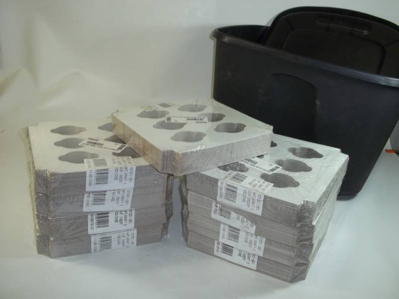 lot 76 image: 900 Cup Cake Inserts with tote and lid