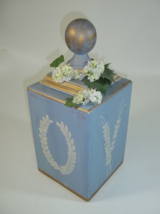 lot 78 image: Blue Urn