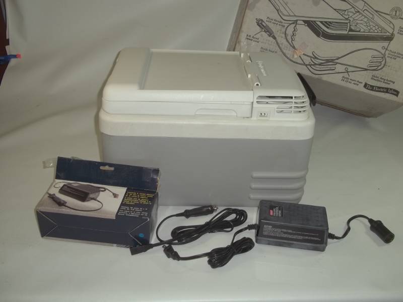 lot 88 image: Igloo Plentikool 12v cooler