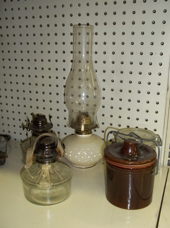 lot 105 image: Kerosene Lamps and dcor