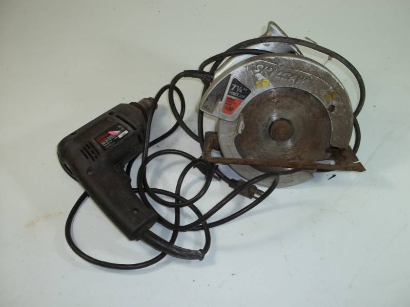lot 112 image: Skil Saw with Drill
