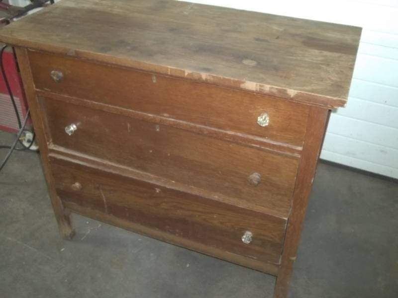 lot 122 image: Vintage Dresser