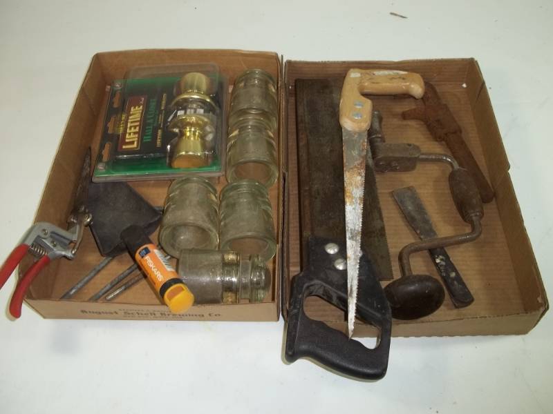 lot 126 image: Vintage Insulators and Tools