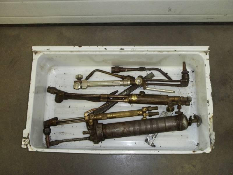 lot 128 image: Torches and Grease Gun
