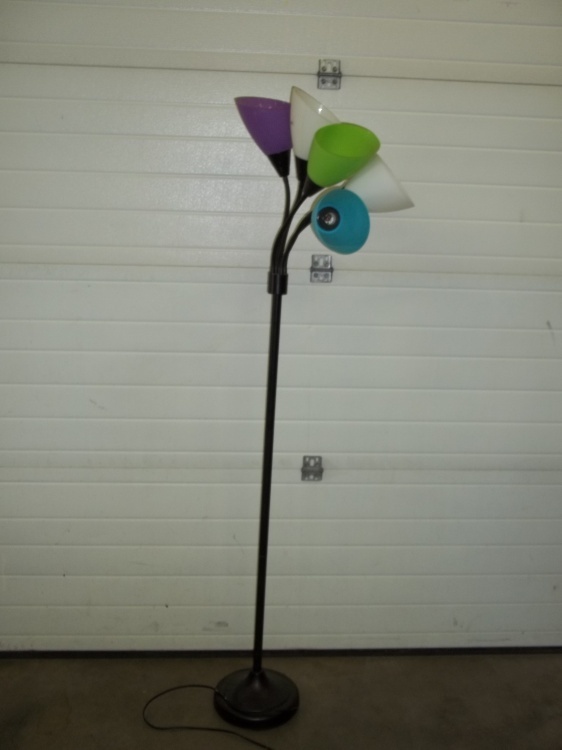 lot 133 image: Dcor Lamp