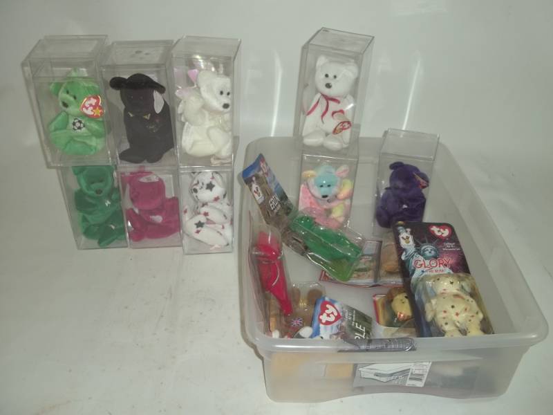 lot 143 image: Beanie Babies with Cases