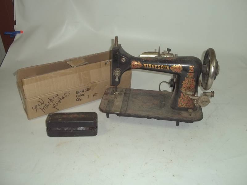 lot 160 image: Vintage Minnesota Sewing Machine