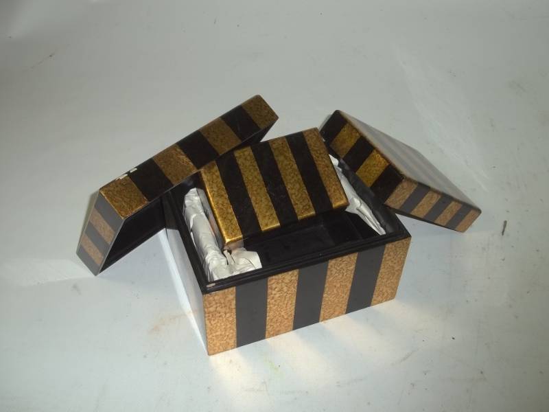 lot 163 image: 3 Nesting Boxes