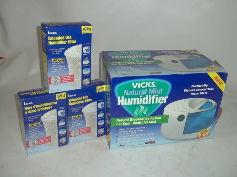 lot 177 image: Vicks Humidifier with 3 Filters