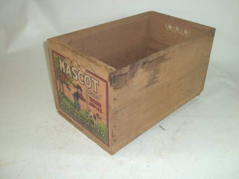lot 179 image: Vintage Wood Crate