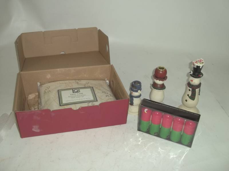 lot 180 image: Twin Sheet set with Candles and Candle holders