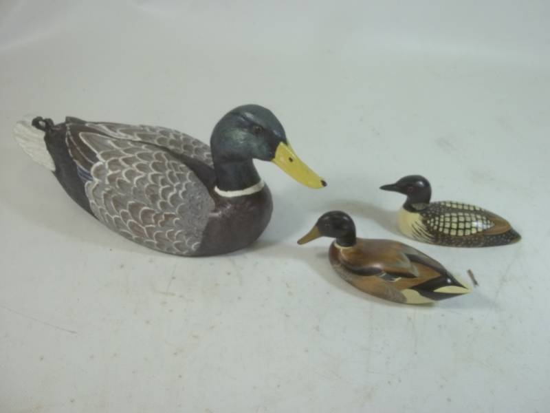 lot 189 image: Hand Carved wood birds, Ducks and loon