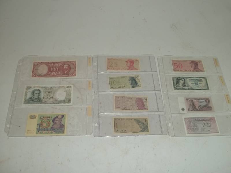 lot 10 image: Foreign Currency