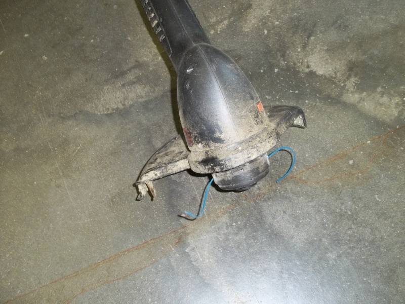lot 243 image: Electric String Trimmer
