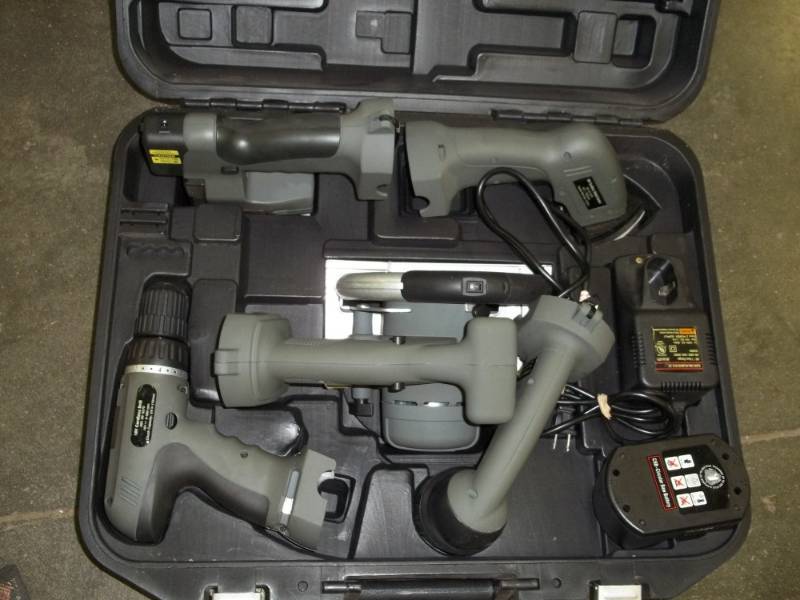lot 252 image: Cordless Tool Set