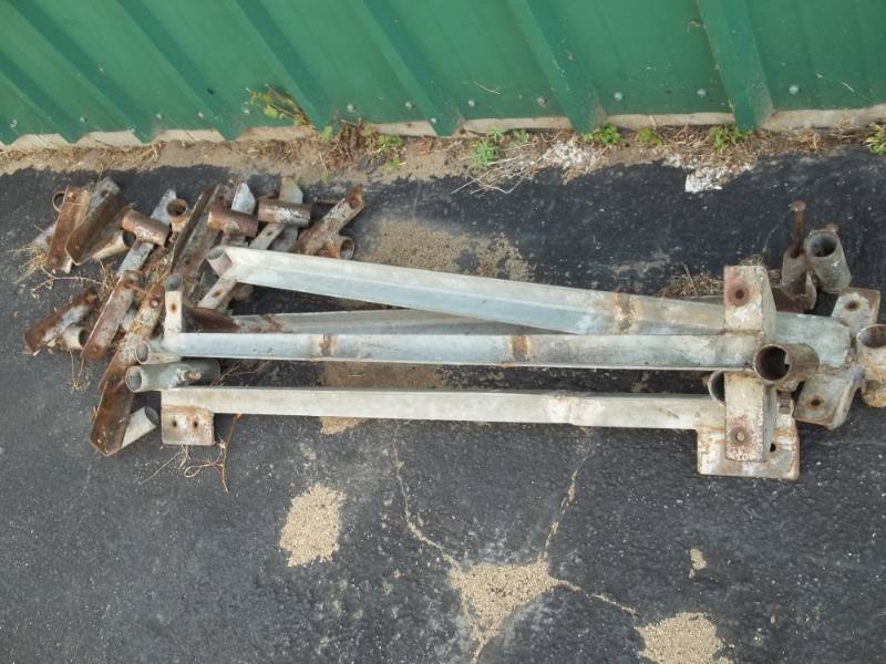 lot 257 image: Dock Hardware