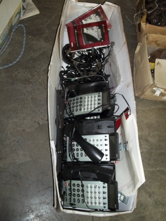 lot 265 image: 6 Phone System with Headphones