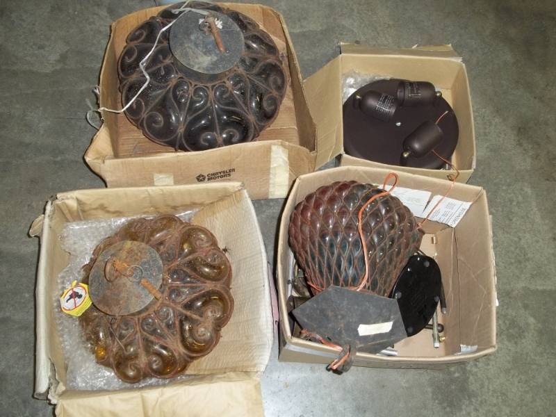 lot 266 image: Light Fixtures