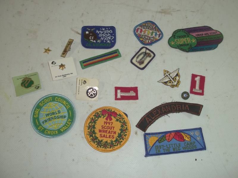 lot 272 image: Girl Scout Patches and Pins