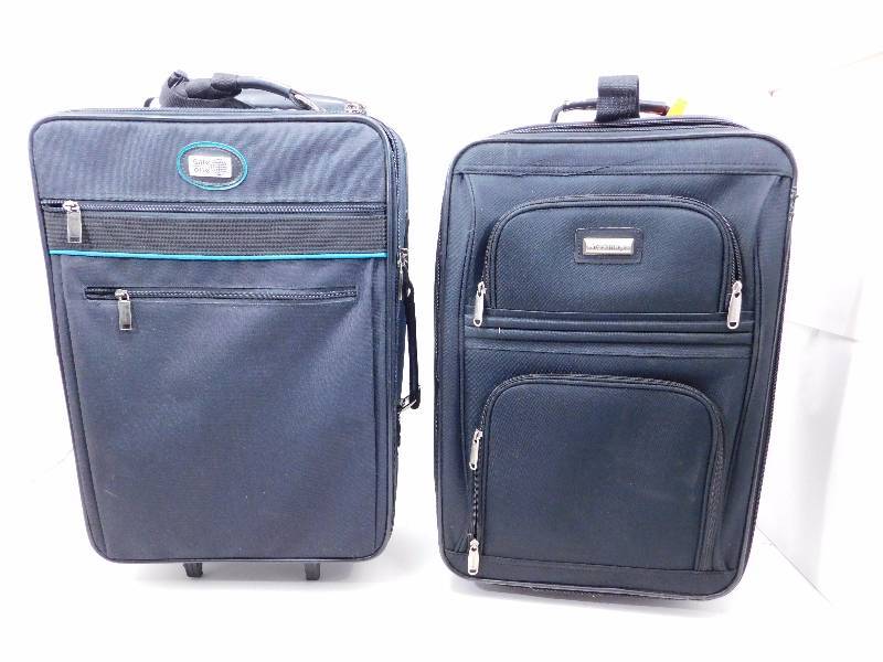 lot 7 image: (2) Rolling Luggage Bags