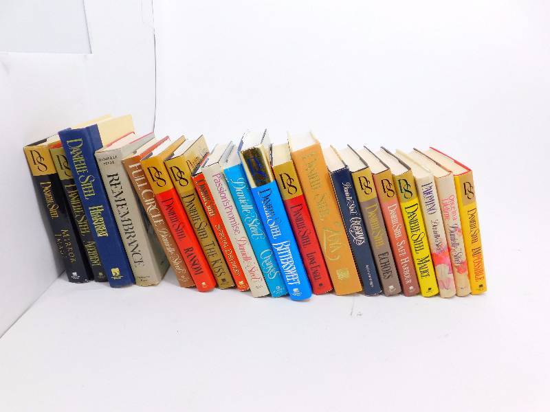 lot 9 image: Lot of Daniel Steel Hardcover Books