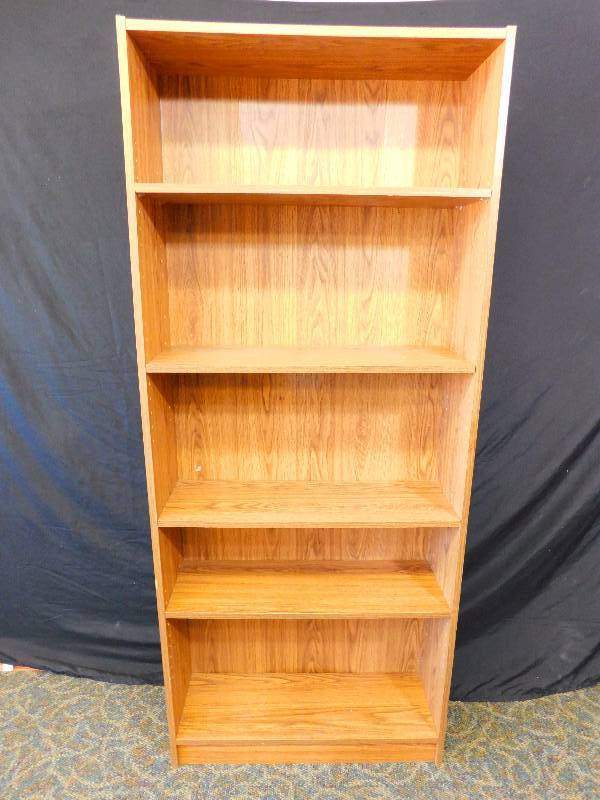 lot 15 image: 4-Shelf Bookcase