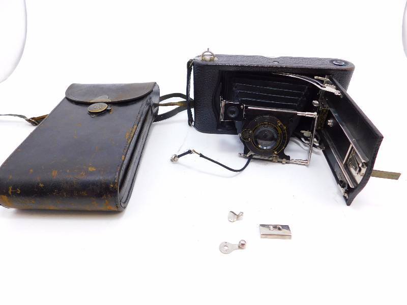 lot 20 image: Vintage No. 3-A Folding Pocket Kodak Camera Model C