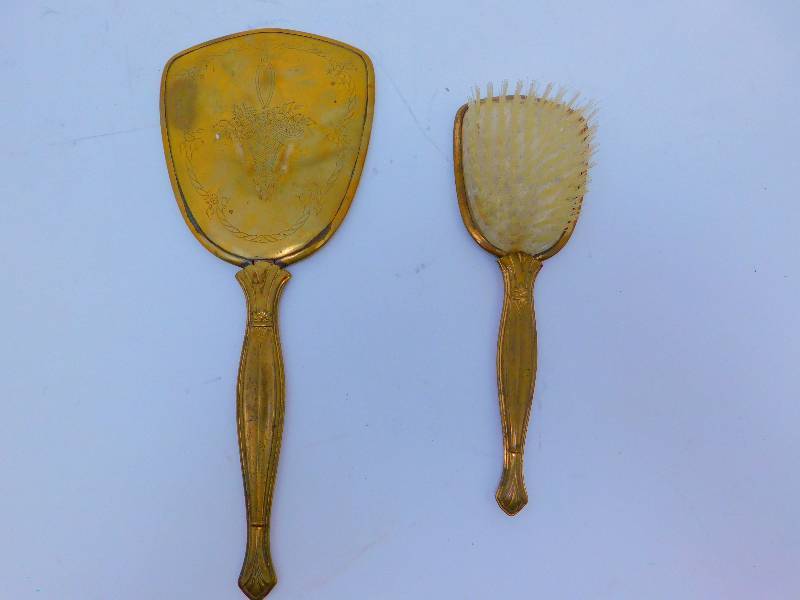 lot 24 image: Vintage Mirror and Hair Brush