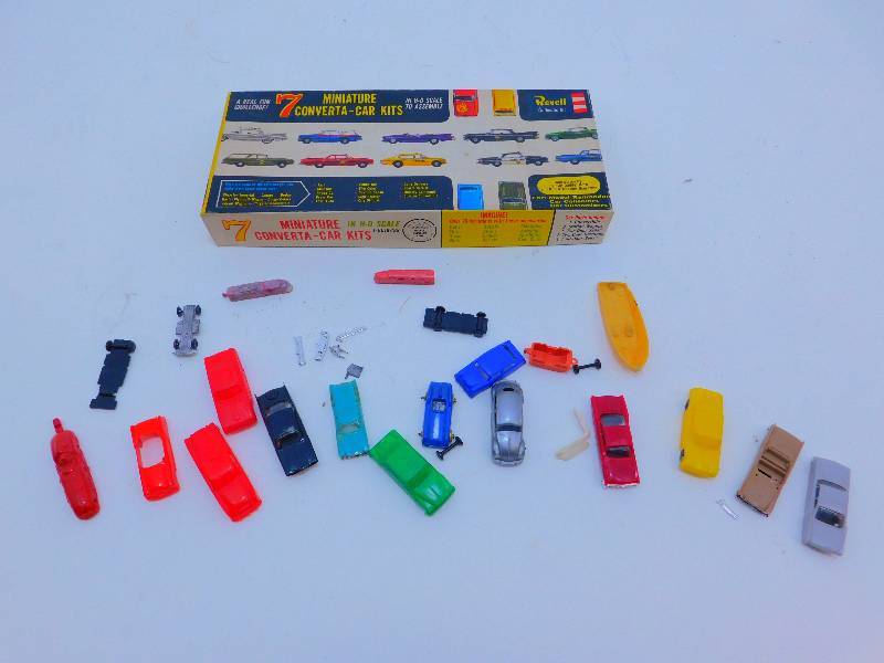 lot 26 image: Lot of Vintage Toy Vehicles