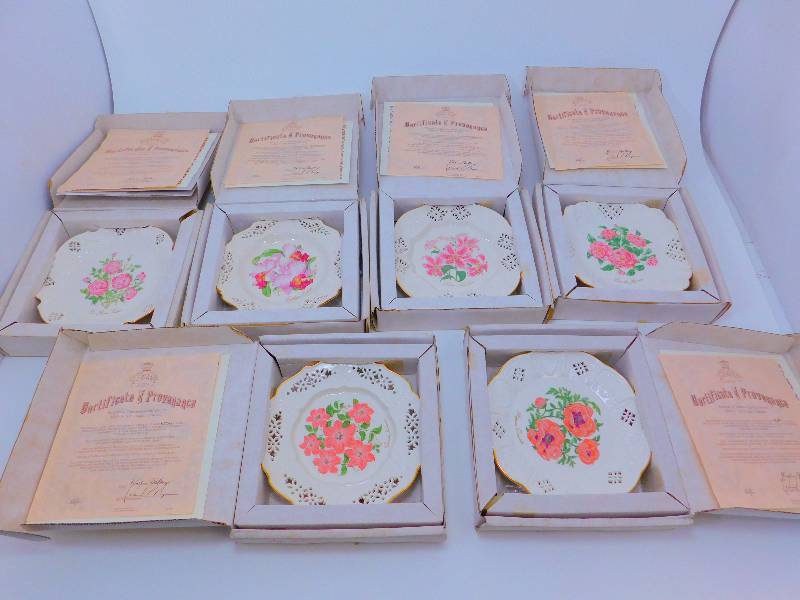 lot 38 image: Lot of Collector Plates