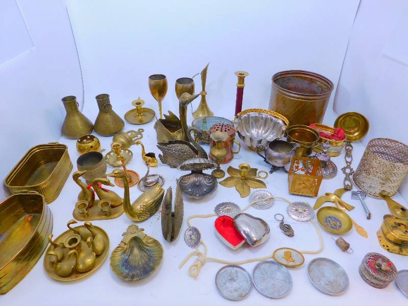 lot 59 image: Large Lot of Copper & Brass Items
