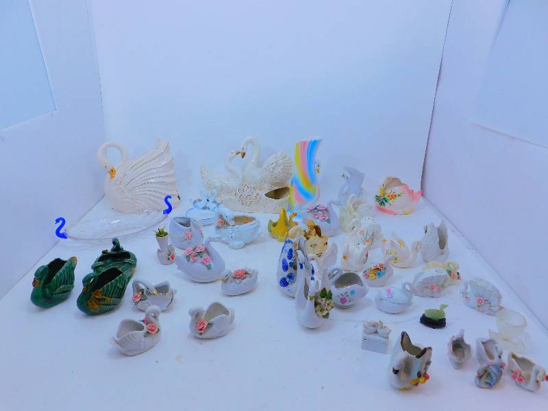 lot 63 image: Lot of Swan figurines