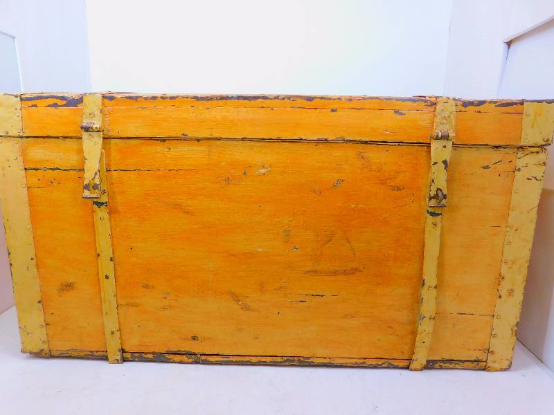 lot 69 image: Vintage Chest