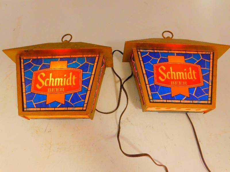 lot 72 image: Vintage Light-Up Schmidt Beer Signs