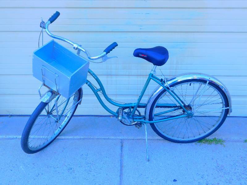 lot 97 image: Vintage Schwinn 3-Speed Bicycle