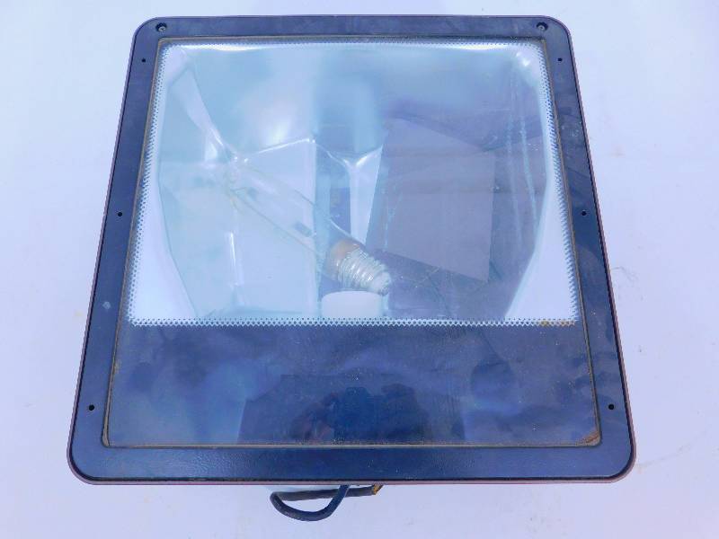 lot 99 image: Outdoor Parking Lot Light with Bulb