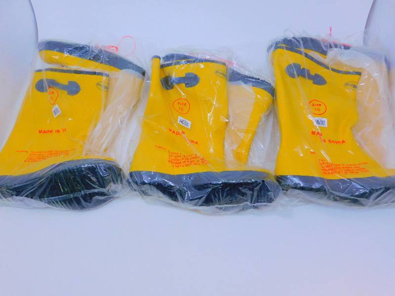lot 43 image: Lot of (3) New Rubber Boots - Size 15 (Fits about size 9 shoes)